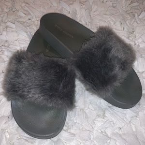 Grey Steve Madden Sandals (7)